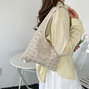 Bolso de Paja Elegante 2026 Primavera Verano Nuevo Bolso de Hombro Minimalista Urbano con Remaches Florales para Mujer, Bolso de <span class=keywords><strong>Playa</strong></span> Tejido de Paja - Product Image 3