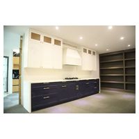 Armoires de cuisine en bois massif Prima, design classique, taille personnalisée pour villas de luxe et projets haut de gamme
