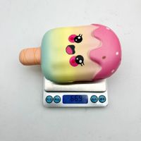 Les fabricants transfrontaliers proposent des jouets en PU à rebond lent en forme de crème glacée, de gâteaux et de pain, disponibles en stock.