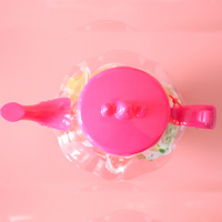 Minicrush Gelée de fruits assortis en pot théière rose pour filles, en plastique transparent, emballée en mini-gobelet