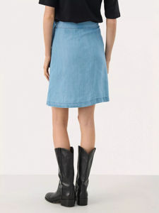 Minifalda formal de mezclilla tejida de cintura natural, color azul claro, con cinturón, estilo casual. - Product Image 4