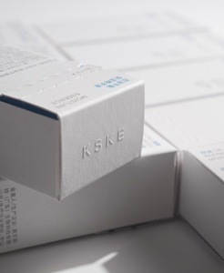 Cajas de Envío de Papel con Impresión Personalizada, Modelo 002 de Yilida, Precio de Fábrica, con Tira Desprendible y Cierre de Cremallera para Cosméticos y Moda - Product Image 5