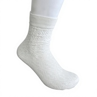 Chaussettes pour femmes, chaussettes décoratives à la mode avec un design jacquard tridimensionnel, en coton doux pour tous les jours