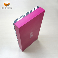 Usine chinoise Emballage professionnel en carton brillant Oem Odm personnalisé à bon prix Boîte rigide de cadeau de vêtement avec logo