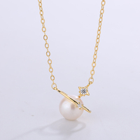 Collier pendentif en cuivre plaqué or avec perle d'eau douce en forme de planète Saturne, bijoux sur le thème de l'espace, cadeau pour femme