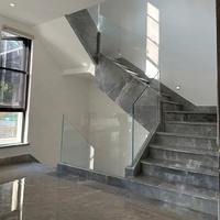 Escalera Compacta de Diseño en Mármol Emperador Gris Claro con Barandilla de Vidrio para Espacios Pequeños, Villas, Casas y Apartamentos