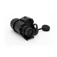 Le T-ELF 14 est un dispositif de vision nocturne à faible luminosité pouvant être utilisé à la main, sur la tête ou sur un casque.
