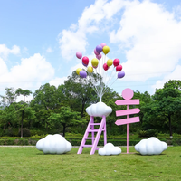 Ensemble de sculptures en fibre de verre sur mesure, colorées, en forme de ballon, de cœur, de nuage et d'échelle, pour parcs à thème, lieux de mariage et communautés