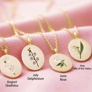 Ожерелье с простым овальным кулоном, позолоченная цепочка из нержавеющей стали с узором «водяная волна», с цирконом, винтажное, с цветочным узором в стиле декабря - Product Image 6