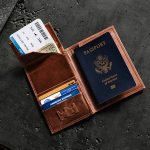 Couverture élégante de passeport en cuir PU de luxe avec porte-cartes Blocage RFID Conception personnalisable et voyageurs de qualité supérieure faits à la main - Product Image 6