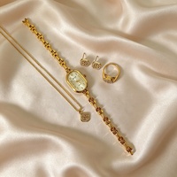 Ensemble de bijoux montre à quartz chic urbain moderne pour femme, collier pendentif en cristal pavé tendance, boucles d'oreilles et bague, favori des influenceuses