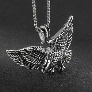 Collier pendentif aigle en acier inoxydable pour homme, style punk, détails soignés, bijoux animaliers tendance, vente en gros - Product Image 1
