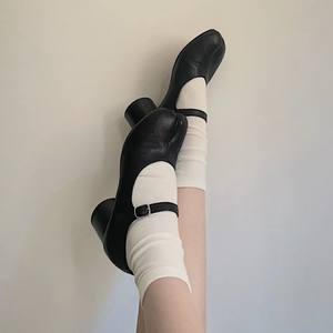 Zapatos de tacón de bloque retro francés para mujer, de cuero genuino, estilo Tabi con punta dividida y boca poco profunda - Product Image 3