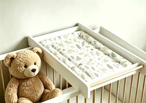Superbe surface de change de couche pour bébé, facile à entretenir, offrant un support stable et souple pour les nouveau-nés lors du remplacement de la couche. - Product Image 5