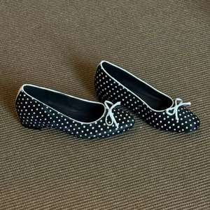 Zapatos Planos Super Lindos con Punta Redonda, Lazo Dulce, Diseño de Puntos Blancos y Negros, Transpirables, de Corte Bajo, Estilo Ballet Retro Clásico - Product Image 4