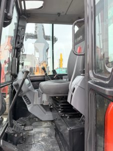 Mini-excavatrice compacte Kubota KX163 d'occasion, excavatrice fiable pour les travaux d'aménagement paysager et municipaux - Product Image 6