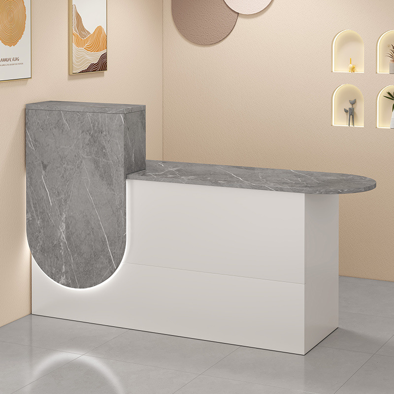 สีเทาอ่อนและสีขาว