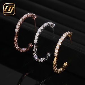 Boucles d'oreilles créoles classiques en moissanite plaquées or, taille brillant rond, sertissage en canal, luxe, pour femme, usage quotidien - Product Image 1