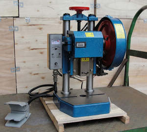 Manuelle Stanzpresse Kleine Prägemaschine Hochpräzise Zählung Automatische Tischpresse mit 3-Fuß-Pedal 0,5/1/2 Tonnen Mechanisch - Product Image 6