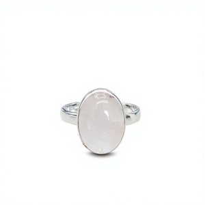 Bague en argent 925 avec quartz rose naturel, pierre précieuse rose, bande large et lisse, cabochon ovale, bijou minimaliste pour elle - Product Image 1