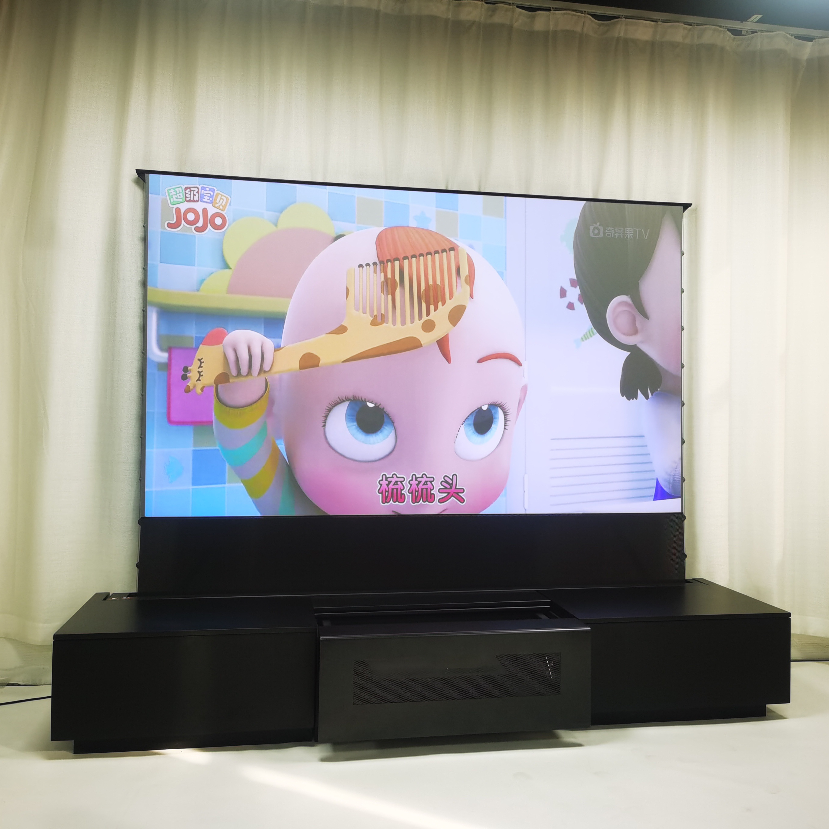 電気フロアライジングプロジェクタースクリーン一体型