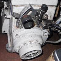 Machine à coudre surjeteuse Jukis Mo6916R d'occasion avec composant moteur essentiel, utilisation domestique, automatique