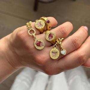 18K chapado <span class=keywords><strong>en</strong></span> oro de acero inoxidable flor amor colgante collar perla circón Luz de lujo para mujeres fiesta de verano - Product Image 3