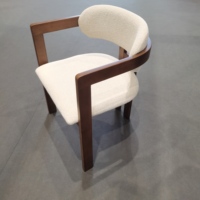 Chaise de salle à manger moderne en bois massif DISHI avec accoudoirs et dossier souple pour hôtel, restaurant, café, salon