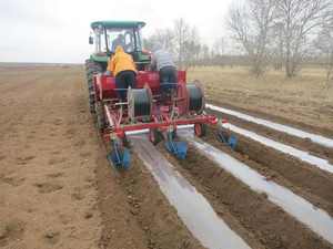 2 Row <b>Potato</b> <b>Planter</b> Machine for <b>Potato</b> Planting - Product Image 6