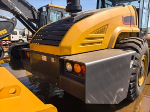 Bestselling Products Heavy Duty 26ton Single Drum Road Roller Xs265js | 435kn Exciting 164kw Engine for & Foundation Compaction - Product Image 3