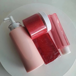 Ensemble Éclaircissant et Hydratant OEM/ODM : Lait Corporel Carotte, Huile Corporelle, Gommage Exfoliant Fraise, Savon Rose Éclatant pour la Beauté - Product Image 3