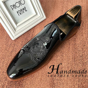 Nouvelles Chaussures Habillées Tendance Brodéées Montantes à Enfiler pour Hommes, Mocassins de Ville à Bout Pointu en Cuir Brillant Léger - Product Image 3