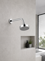 Douche de plafond chromée avec tuyau courbé monobloc en laiton chromé pour la rénovation de salles de bain d'hôtels haut de gamme