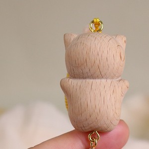 Porte-clés pendentif chat porte-bonheur en bois de hêtre, fait main, mignon, breloque de sac, cadeau portable pour petite amie ou meilleure amie - Product Image 4
