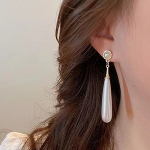 Nuevos pendientes colgantes de perlas de estilo palaciego francés para mujer de lujo S925 aguja de plata letra G perla pendientes largos de moda - Product Image 3