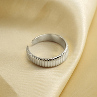 Modischer Croissant-Ring aus Edelstahl Statement-Ring mit Gravierten Streifen Geflochtener Gedrehter Seil-Siegelring Chunky Ring