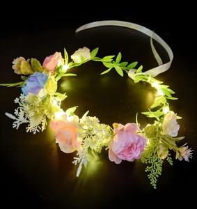 Coronas de Flores Luminosas con Luces LED, Guirnaldas Florales para Novias, Accesorios para Bodas, Cumpleaños, Mardi Gras y Fiestas - Product Image 6
