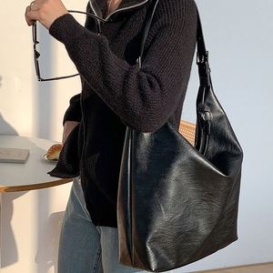 Wholesale Soft PU Leather Fashion <b>Sling</b> <b>Bags</b> for Women Girls Shoulder <b>Bag</b> Tote <b>Bag</b> with Zipper Simple Ladies Fashion Handbags - Product Image 2
