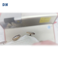 Machine à coudre automatique DN-K003 pour la pose de boutons, la fixation de boucles, la pose de fils élastiques thermofusibles et le nouage de fils
