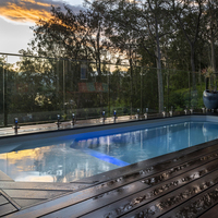 Piscine portable en fibre de verre avec revêtement FRP, structure en acier, modulaire et mobile pour la location en glamping