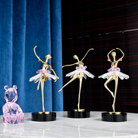 Sculpture de danseuse de ballet en métal de luxe avec accent floral en cristal pour la décoration de la maison, du bureau, du hall d'hôtel, usine OEM ODM