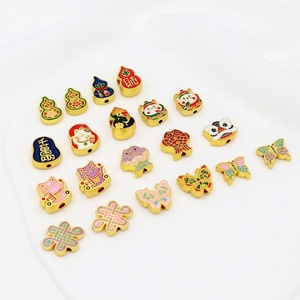 Cuentas espaciadoras de esmalte con amuletos de la suerte para la fabricación de pulseras DIY, cuentas de festivales chinos, cuentas de gato de la fortuna, mariposa y flor para diseño de joyas - Product Image 3