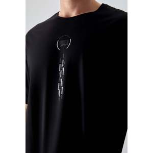 เสื้อยืดคอกลมพิมพ์ลาย Air Jones สำหรับผู้ชาย สีดำ ผ้าฝ้าย 100% เนื้อหนานุ่ม ทรงโอเวอร์ไซส์ รุ่น 88355 สำหรับสวมใส่ลำลองสไตล์สตรีทแวร์ - Product Image 2