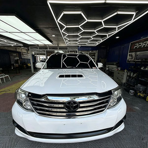 Nouvelles lampes de <span class=keywords><strong>garage</strong></span> hexagonales de haute qualité 6500K, vente en gros, éclairage LED pour le detailing automobile, pour atelier automobile, système à 14 grilles - Product Image 5