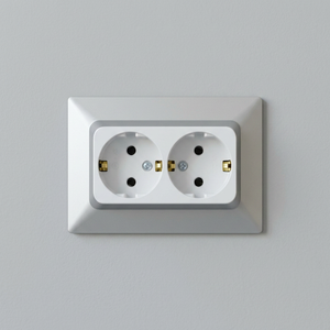 Enchufe de Pared AMP Connect EU Schuko de 2 Tomas y 16A, Resistente a Manipulaciones, Placa Blanca de PC, Residencial - Product Image 3
