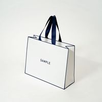 Bolsa de Regalo de Papel Blanco con Logotipo Personalizado, Borde Marrón y Asa de Cinta Azul Marino, Bolsas de Compras de Cartón al por Mayor