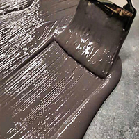 Revêtement imperméabilisant en asphalte modifié à haute teneur en polymères (matériau liquide en rouleau)