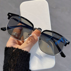 <span class=keywords><strong>Occhiali</strong></span> <span class=keywords><strong>da</strong></span> <span class=keywords><strong>vista</strong></span> fotocromatici a mezza montatura Vintage <span class=keywords><strong>con</strong></span> lenti a luce blu per donne/uomini <span class=keywords><strong>occhiali</strong></span> per Computer montature nere - Product Image 4