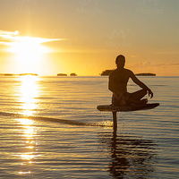 Kit complet de planche de surf électrique hydrofoil 8000W avec moteur sans balais et pont en fibre de carbone pour les sports nautiques d'aventure en plein air