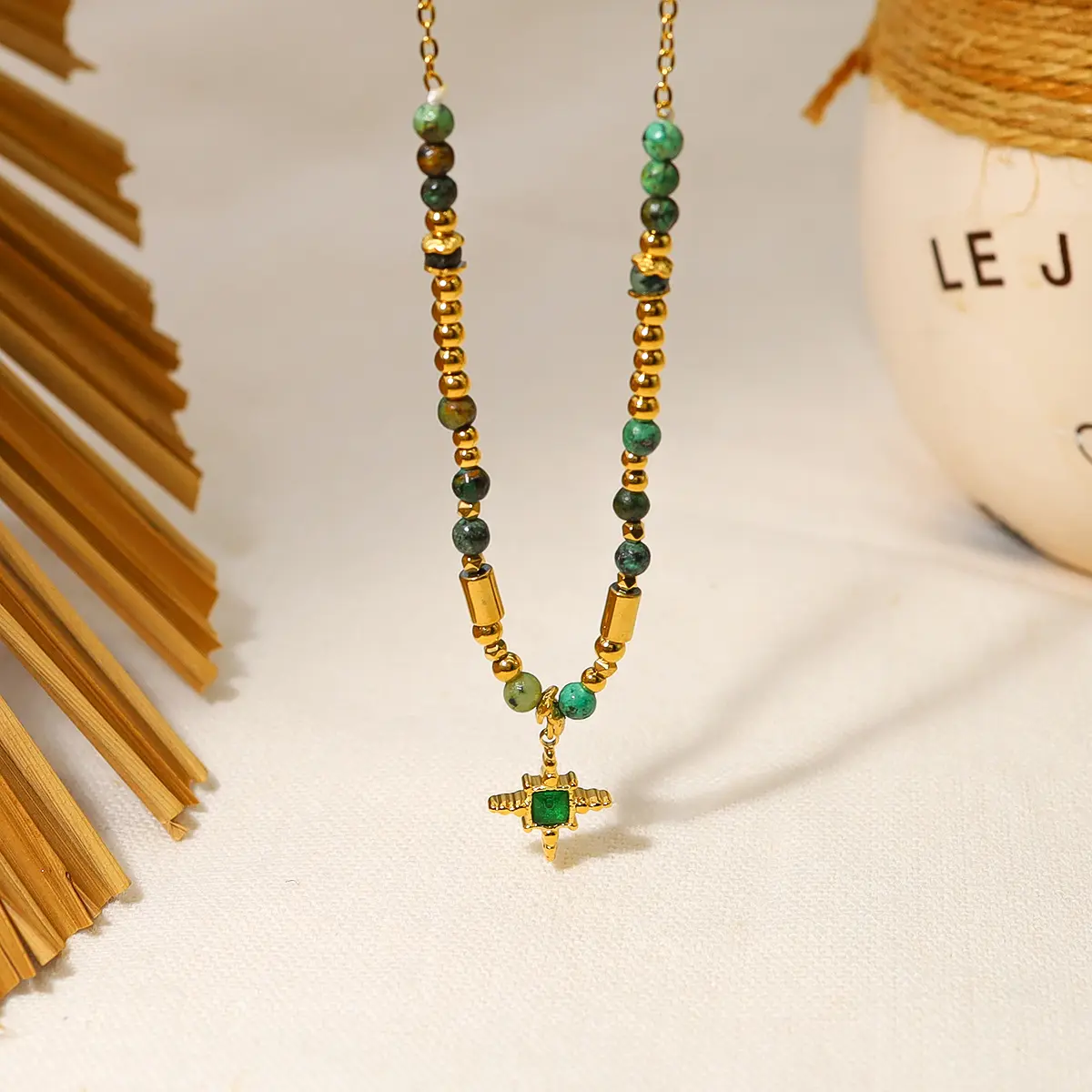 2023 nouveau français délicat perles de pierre naturelle pendentif étoile à quatre branches en acier inoxydable Zircon collier doré accessoires